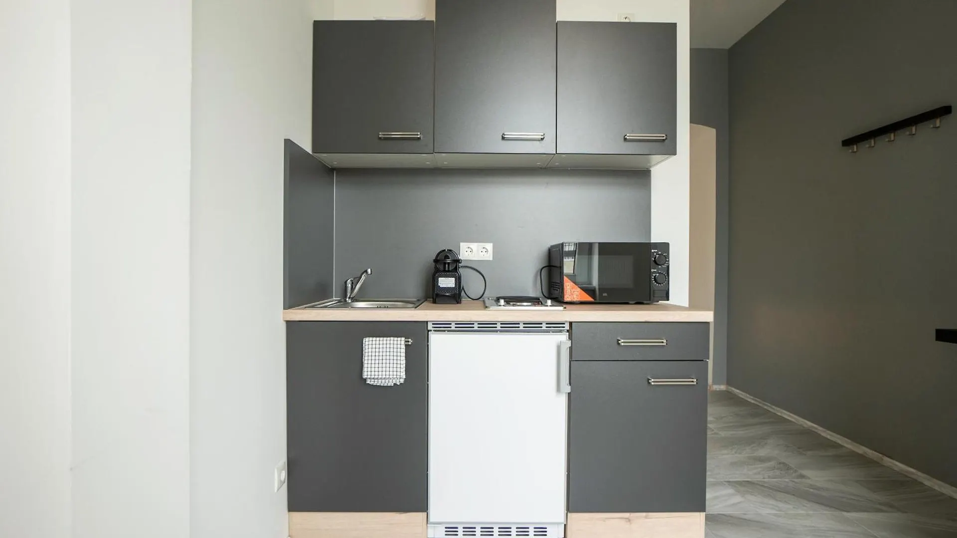 Διαμέρισμα Homely 40M Apt, King-Size Bed, Next To Downtown Βιέννη