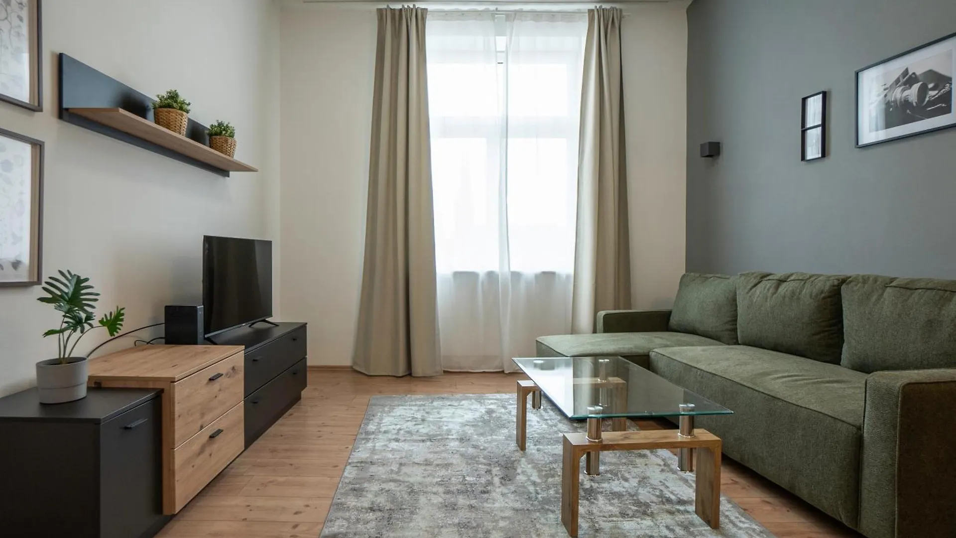 Homely 40M Apt, King-Size Bed, Next To Downtown Βιέννη