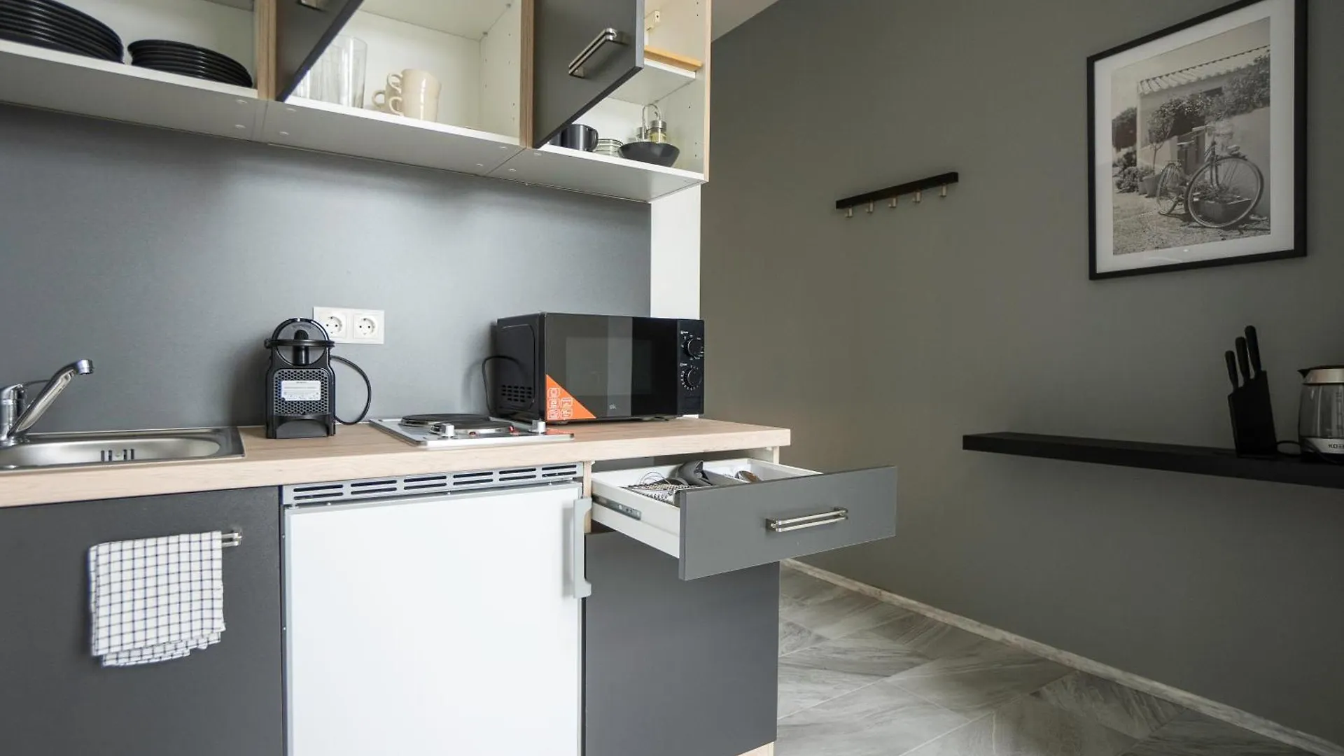 Homely 40M Apt, King-Size Bed, Next To Downtown Viyana